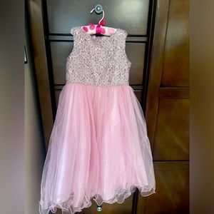 EUC - Girls party dress. Size 9-10